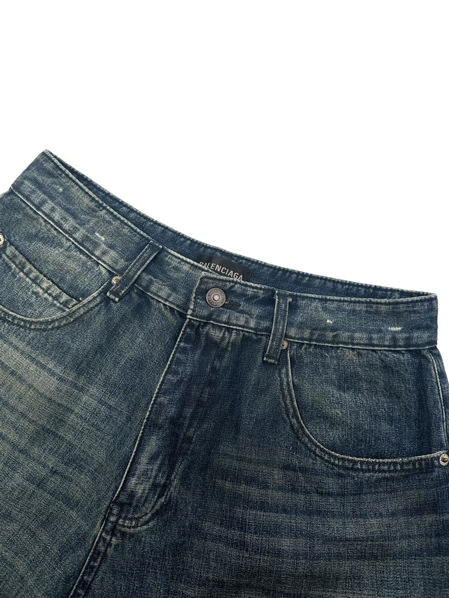 Balenciaga Breathable Gothic Denim Balenciaga Jeans 1: Gothic Denim 2: 3: ➕ 4: 5: ： 1:1 BLCG 1:1 BLCG 1:1 BLCG 1:1 BLCG Cowhide Leather 1:1 BLCG ： Size： S M L XL ： BB 769